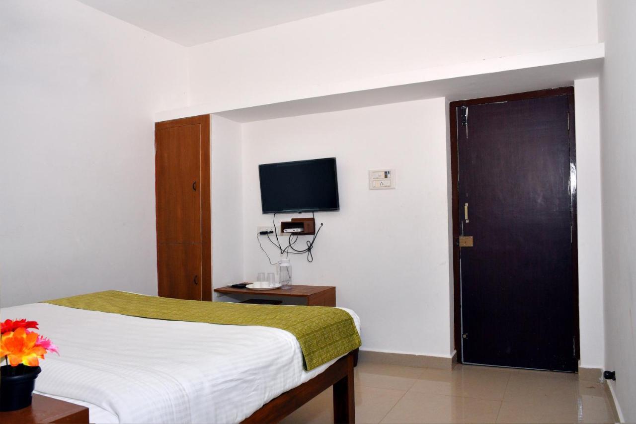 The Club House- Swimming Pool That'S Better Than The Beach Hotel Pondicherry Exterior photo