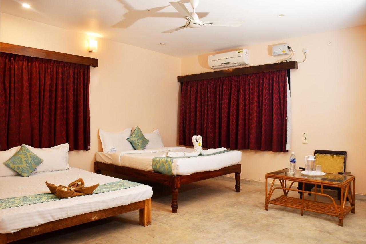 The Club House- Swimming Pool That'S Better Than The Beach Hotel Pondicherry Exterior photo